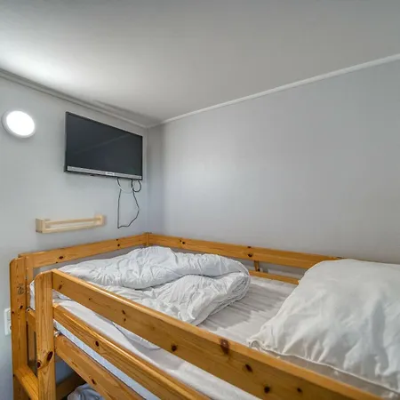 - Haus K, App 0k0806 *